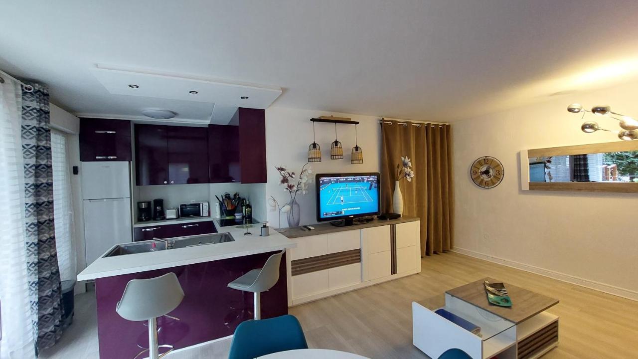 Charmant Appartement Avec Terrasse, Jardin Privatif Et Piscine A Cannes Exterior photo