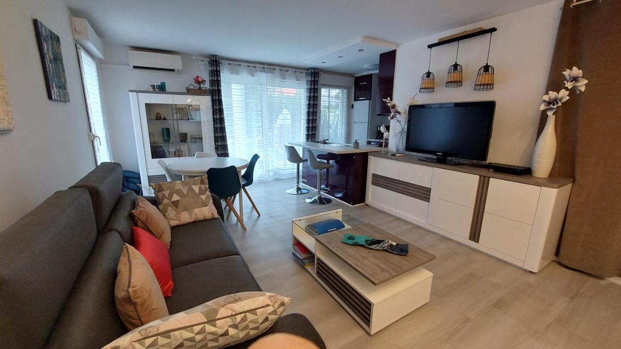 Charmant Appartement Avec Terrasse, Jardin Privatif Et Piscine A Cannes Exterior photo
