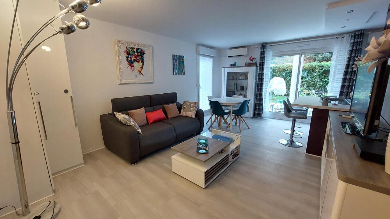 Charmant Appartement Avec Terrasse, Jardin Privatif Et Piscine A Cannes Exterior photo