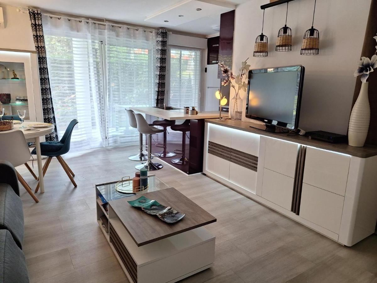 Charmant Appartement Avec Terrasse, Jardin Privatif Et Piscine A Cannes Exterior photo